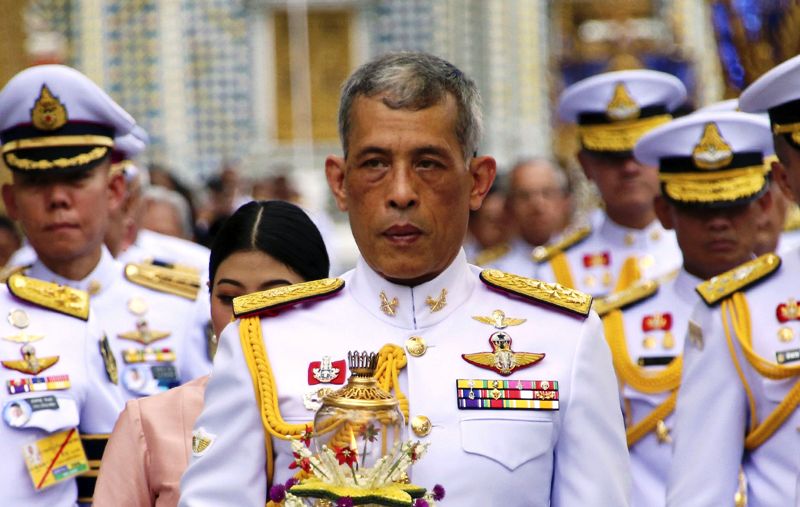 Raja Thailand Pecat Enam Pejabat ‘Korup’