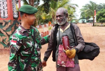 Senyum Humanis Prajurit TNI Sambut Pelintas Batas Warga PNG
