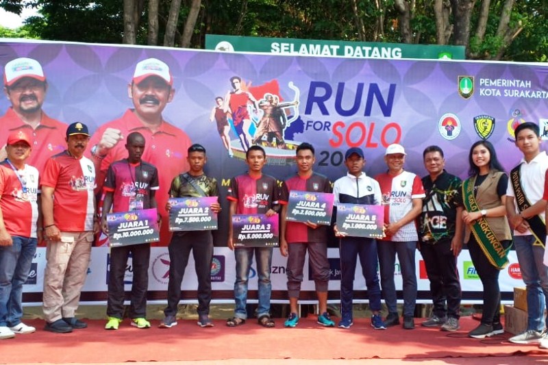 Pelari Yonif Kostrad Raih Juara ‘Run For Solo 2019’