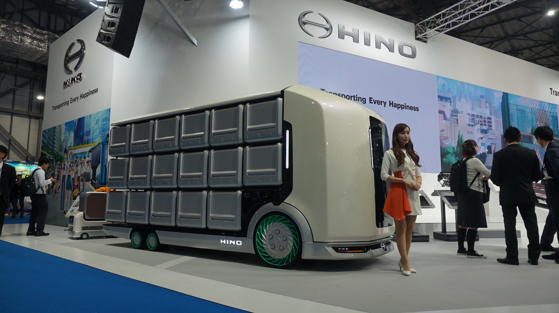 Hino FlatFormer Kendaraan Konsep Untuk Mendukung Mobilitas