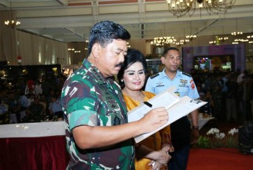 Panglima TNI Jadi Juri Lomba Memasak Nasi Goreng