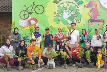 Zest Hotel Sukajadi Bagikan 100 Bibit Pohon di Perayaan Ulang Tahunnya ke-4