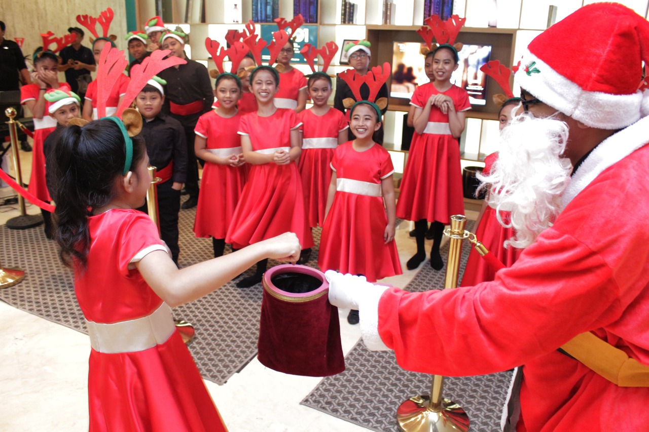 Atraksi Sulap dan Paduan Suara Anak-anak Sambut Nataru di THE 1O1 Jakarta