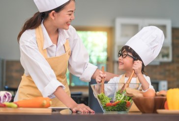Sambut Hari Ibu, Hotel Aston Simatupang Adakan Kompetisi Cooking Class