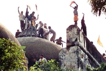 Siswa-siswa Sekolah Pentaskan Penghancuran Masjid di India
