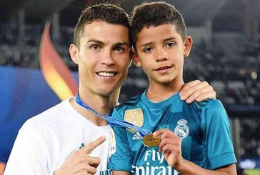 Ronaldo Tak Akan Pensiun Sampai Bisa Main Bareng Sang Anak