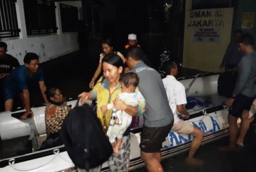 Bakamla RI Evakuasi Korban Banjir Jakarta
