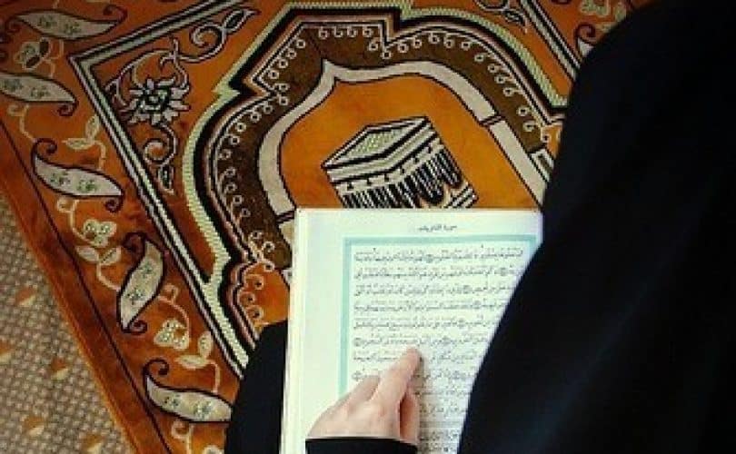 Ciri Orang yang Rajin Baca Al Quran Tapi Tidak Diridhoi Allah