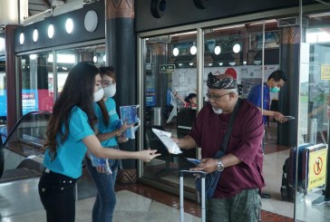 FOTO Cegah Virus Corona, AP II dan Traveloka Bagikan Masker di Bandara Soekarno-Hatta