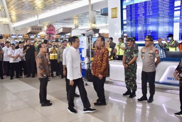FOTO Panglima TNI Dampingi Presiden Jokowi Tinjau Sterilisasi Bandara Soekarno-Hatta