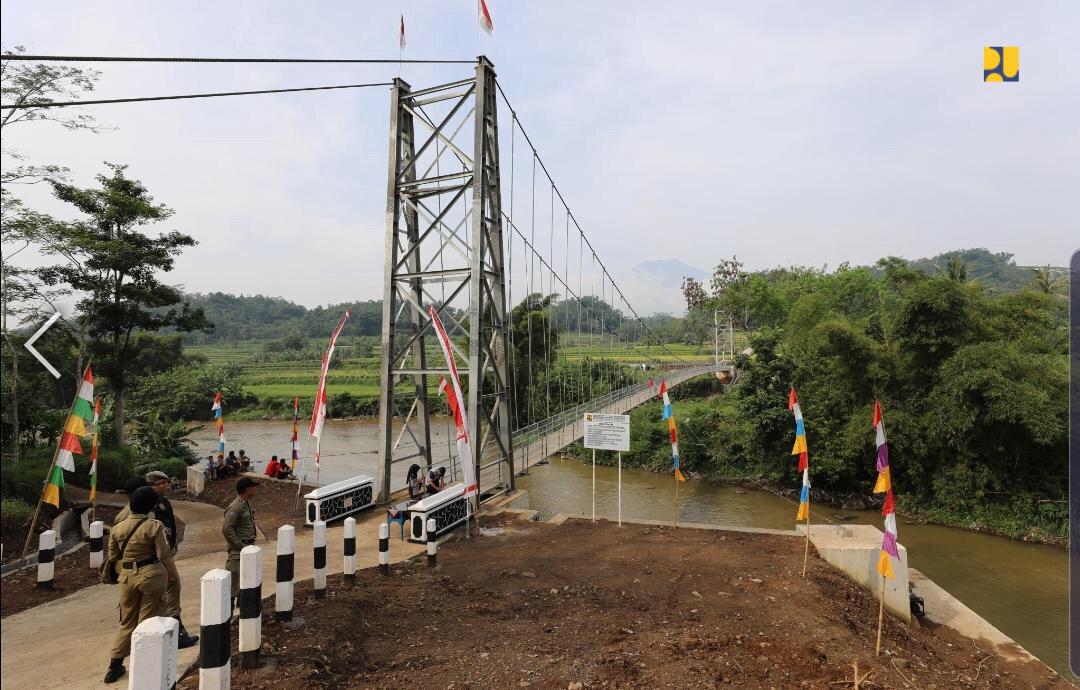 Jembatan Gantung Berpotensi Gerakkan Ekonomi Lokal
