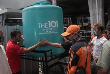 Cegah Covid-19, THE 1O1 Hotel Jakarta Sedayu Darmawangsa Sediakan Fasilitas Cuci Tangan untuk Warga Kelurahan Pulo