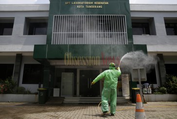 FOTO PMI Lakukan Penyemprotan Disinfektan di Laboratorium Kesehatan Kota Tangerang