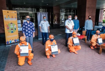 Kemenparekraf Bagikan 10.000 Masker Kain ke PPSU DKI Jakarta