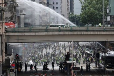 Demo ‘Anti China’ di Hong Kong Ditembaki Gas Air Mata