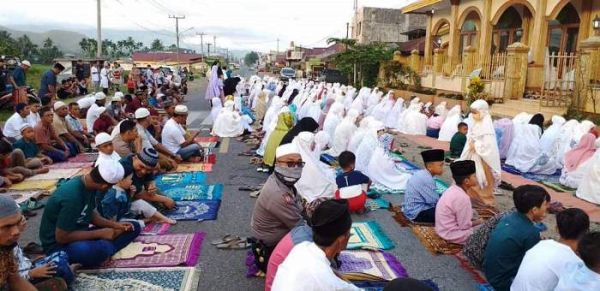 Sholat Idul Fitri di Padangsidimpuan Tetap Ramai di Tengah Pandemi Covid-19