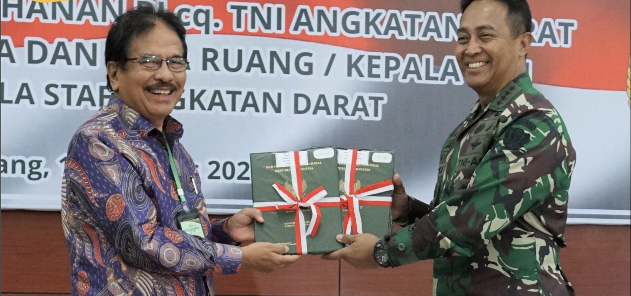 Kepala BPN Serahkan 9 Sertipikat Hak Pakai TNI AD