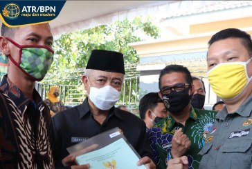 Kementerian ATR Bagikan Sertifikat Tanah di Malang