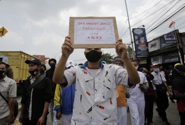 FOTO Aksi Mogok Kerja Buruh di Tangerang