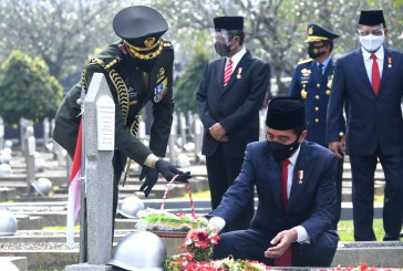 Jokowi Pimpin Upacara Ziarah Nasional di TMP Kalibata
