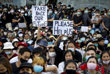 Seribu Demonstran Kepung Gedung DPR Thailand