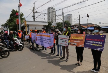 Tekan Angka Kecelakaan, KAI Daop 1 Jakarta Sosialisasikan Disiplin Berlalu Lintas di Perlintasan Sebidang