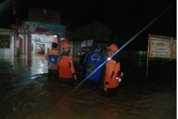 Banjir di Kabupaten Cirebon Memaksa Ribuan Warga Mengungsi