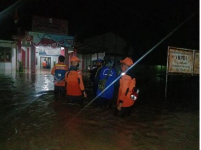 Banjir di Kabupaten Cirebon Memaksa Ribuan Warga Mengungsi