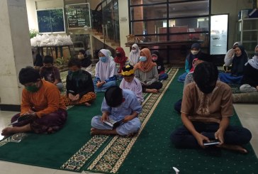 DKM Al Mujahidin Dhamapena Gelar Doa Bersama Anak Yatim untuk Almarhumah Ibunda Ketum Parmusi