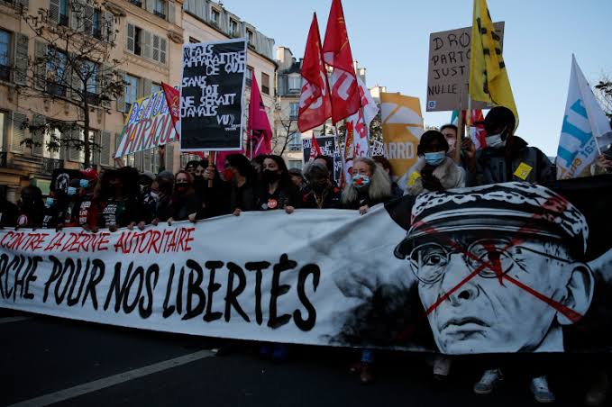 Rakyat Perancis Protes terhadap Kekerasan Polisi