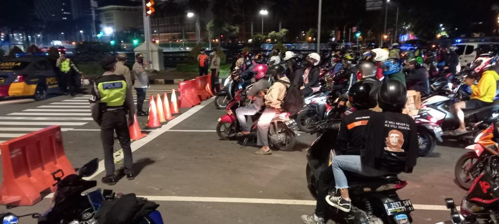 Cegah Penularan Covid-19, Sat Patwal Polda Metro Bubarkan Para Pengendara “Night Biker”