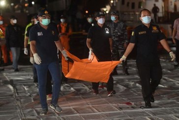 Tim SAR Kirimkan Dua Kantong Mayat Penumpang Sriwijaya Air ke RS Polri