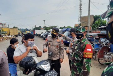 Tekan Covid-19, Polda Banten Bersama TNI dan Pemda Bagikan 5000 Masker ke Masyarakat