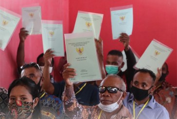Pemerintah Serahkan 2.938 Sertifikat Tanah Hasil Redistribusi di Seram Bagian Barat