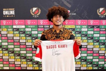 Banggakan Indonesia, Bagus Kahfi Berbaju Batik Tandatangani Kontrak dengan FC Utrecht