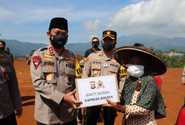 Bakti Sosial Kapolda Banten, Berikan Bantuan dan Tinjau Huntara di Lebak