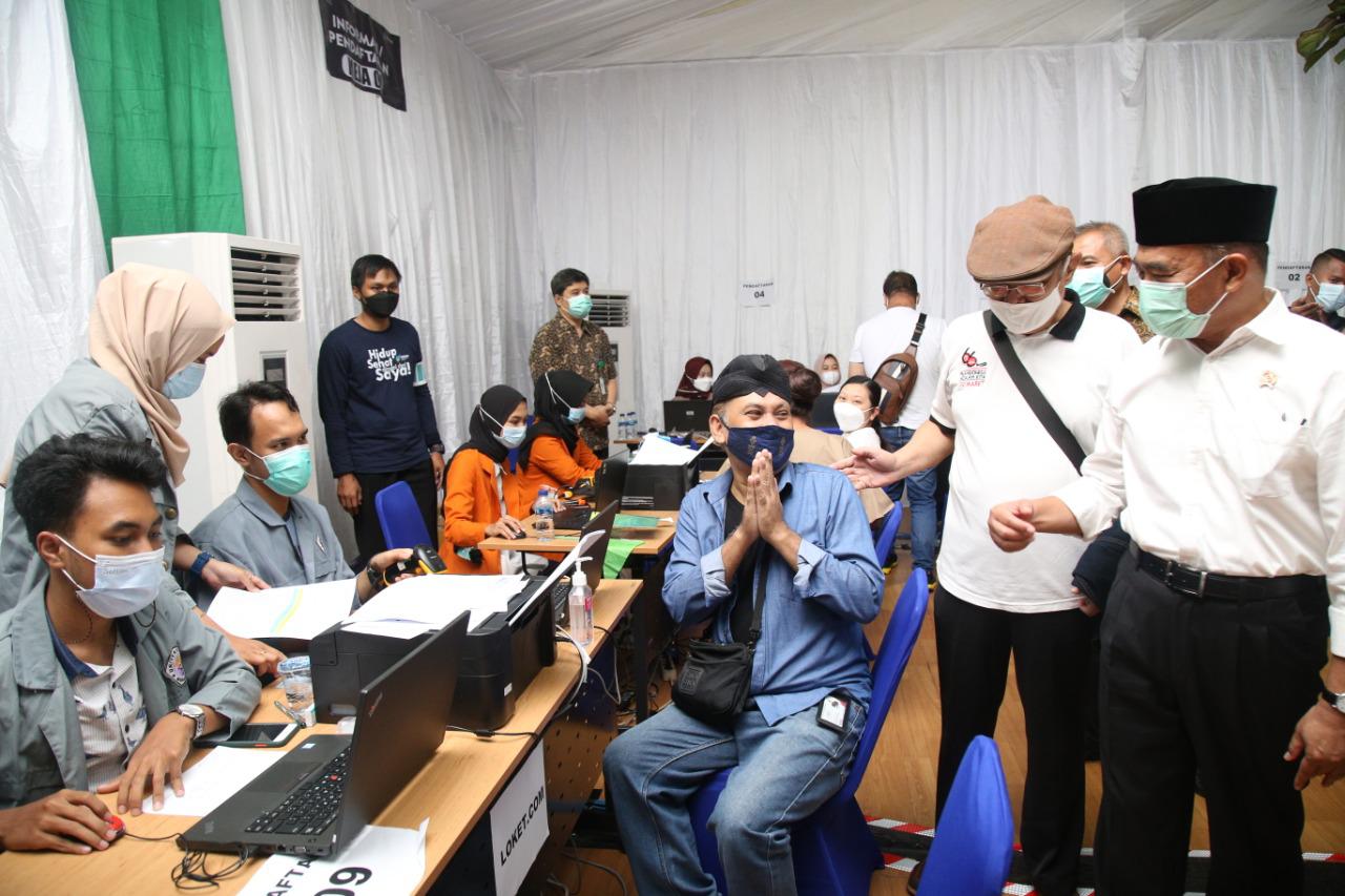 Muhadjir Effendy Tinjau Pelaksanaan Vaksinasi Lansia di BBPK Jakarta
