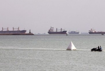 Kapal Raksasa Kandas di Terusan Suez, Laut Merah Macet Parah!