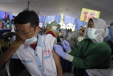 FOTO Sopir Kendaraan Umum Ikuti Vaksinasi di Kota Tangerang
