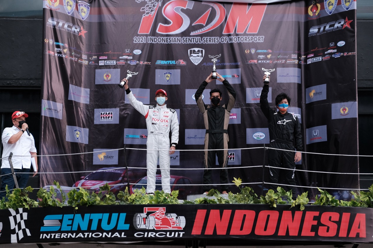 Awali Musim Balap 2021, Toyota Team Indonesia Raih Podium di Kejurnas ITCR