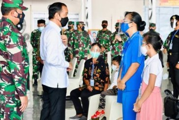 Presiden Jokowi Bertemu Keluarga Prajurit KRI Nanggala-402 di Surabaya