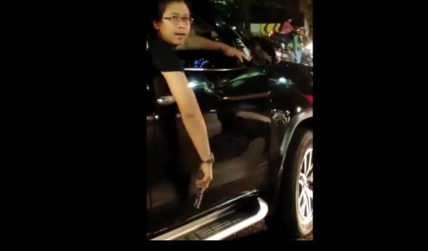 Polda Metro Jaya Tetapkan Pengemudi Mobil Pemilik Senpi sebagai Tersangka