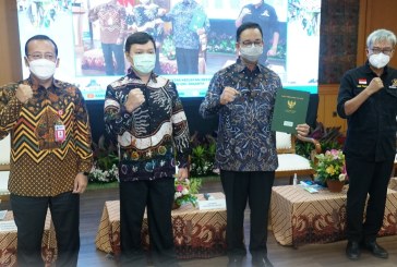 Terima Sertifikat HPL Akuarium, Anies Baswedan Apresiasi Kerja Cepat ATR/BPN Menyelesaikan Masalah Tanah DKI Jakarta