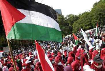 FOTO Massa Gelar Demonstrasi Bela Palestina di Kedubes AS