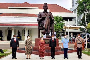 Megawati Resmikan Patung Bung Karno di Lemhannas RI