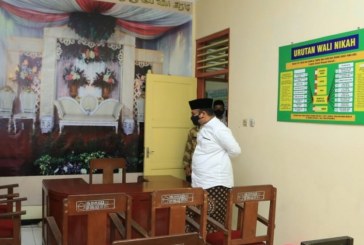 Menteri Yaqut Melihat dari Dekat Sarana dan Pasarana di KUA Kecamatan Bener