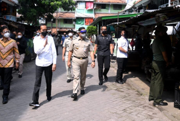 Jokowi Beri Target di Akhir Agustus 7,5 juta Warga DKI Jakarta Telah Ikuti Vaksinasi