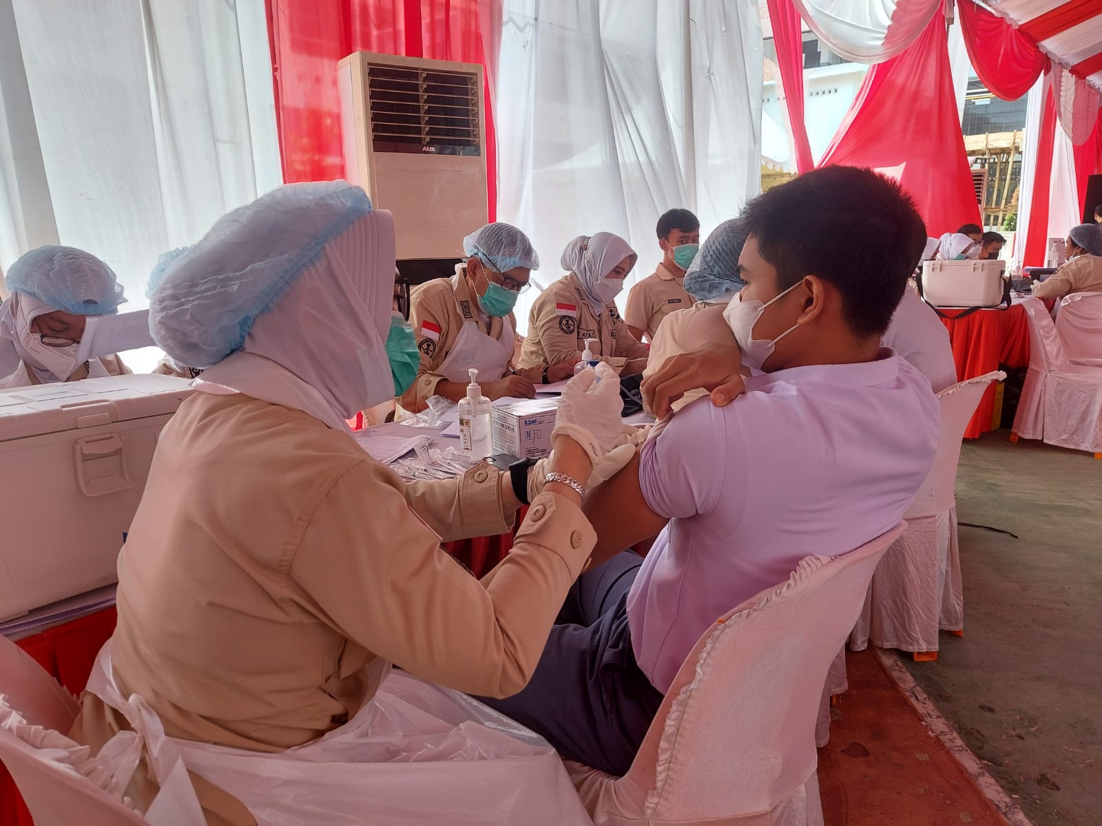 Masyarakat Apresiasi BIN yang Lakukan Vaksinasi Covid-19 ‘Door to Door’ di Medan