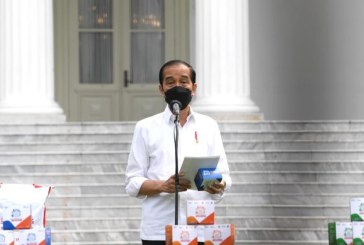 Jokowi Bagikan Obat Isoman Gratis untuk Rakyat
