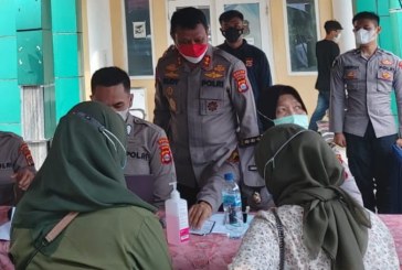Bersama Cipayung Plus Banten, Polda Banten Gelar Vaksinasi Massal